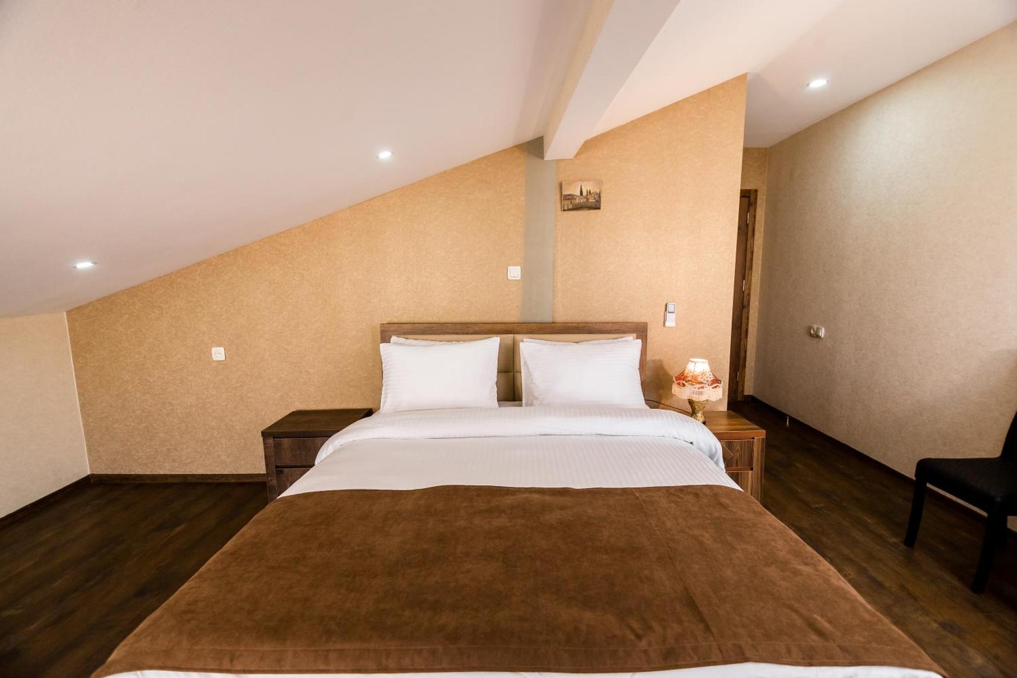 George Hotel Tbilisi Exteriör bild